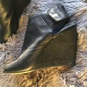 Vince camino black open toe wedges